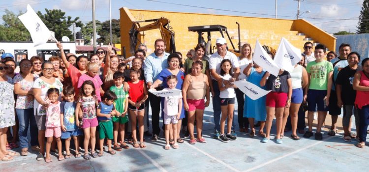 Dan banderazo de inicio de las obras en los parques “Las águilas” y “El triángulo”