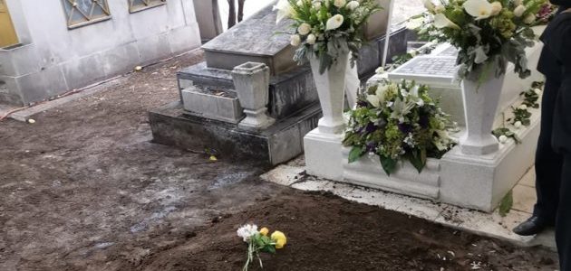 Sepultan cenizas de José José junto a su madre en el Panteón Francés