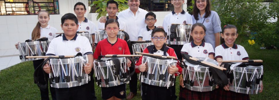 El alcalde Renán Barrera apoya el desarrollo cívico y educativo de los estudiantes meridanos