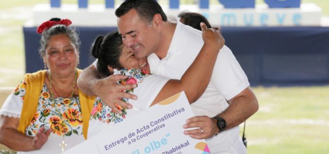 El alcalde Renán Barrera Concha brinda amplio apoyo al desarrollo de la mujer rural