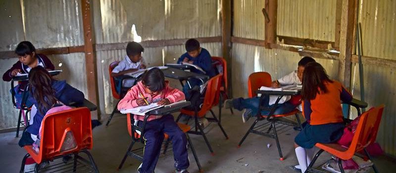 Los pros y contras del plan de López Obrador para mejorar la infraestructura educativa en México
