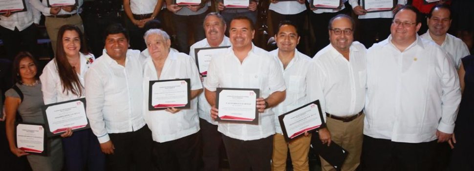 Reconocen la labor del alcalde Renán Barrera para lograr que los empleados municipales accedan a créditos del Infonavit