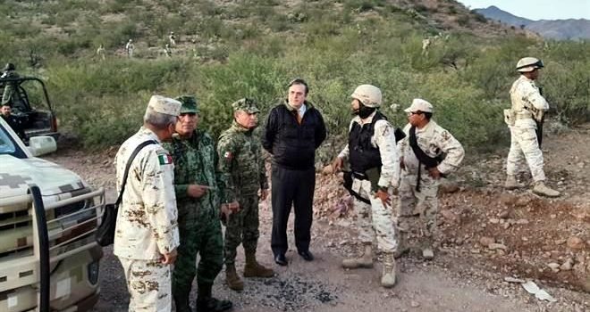 Llega Ebrard al lugar de masacre en Sonora