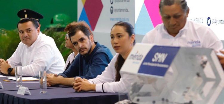 El alcalde Renán Barrera exhorta a los jóvenes meridanos a asumir su compromiso con la patria