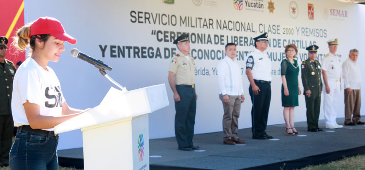 Fritz Sierra encabeza entrega de más de 500 cartillas liberadas del SMN