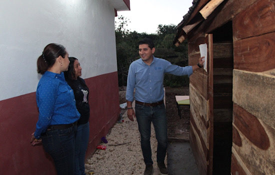 Diego Ávila supervisa obras en Becanchén