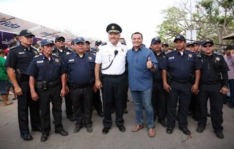 En el Centro Cultural Olimpo, un policía activa su escopeta por accidente y le dispara a su compañero