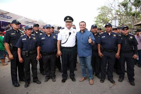En el Centro Cultural Olimpo, un policía activa su escopeta por accidente y le dispara a su compañero