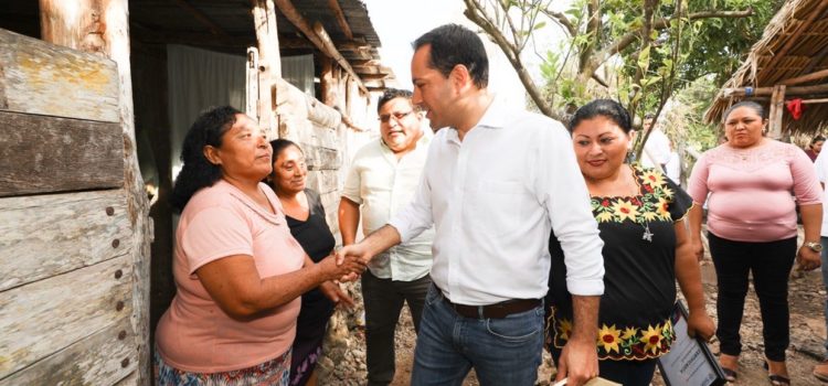 Con pisos, cuartos, baños y techos se mejora la vida de los yucatecos que de verdad lo necesitan