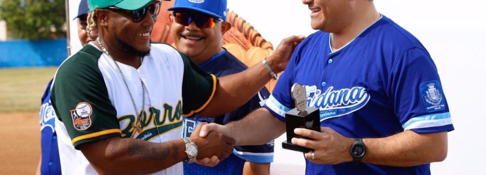 Renán Barrera acude al primer partido de la Serie Final de la Liga Meridana de Invierno 2019-2020