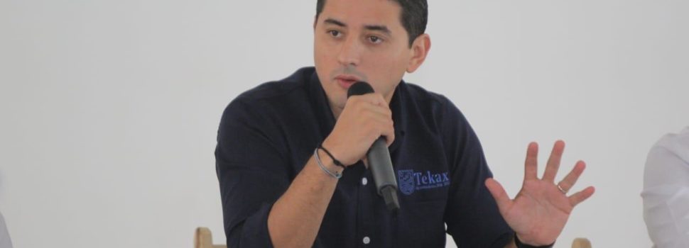 Diego Ávila se reúne con directores y jefes de áreas de Tekax