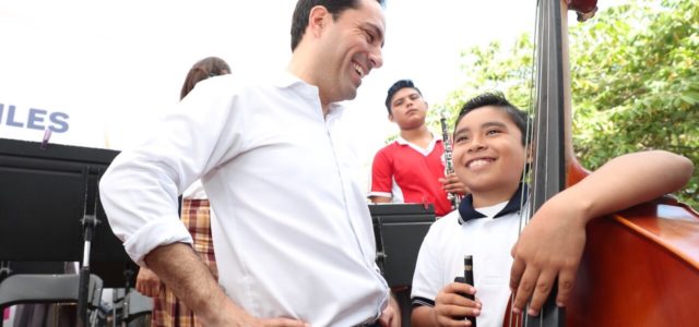 Con instrumentos y clases gratuitas, niños y jóvenes cambian su vida gracias a la música
