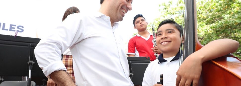 Con instrumentos y clases gratuitas, niños y jóvenes cambian su vida gracias a la música