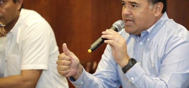 Los trámites y servicios en línea, una opción que contribuye a mantenerse en casa, señala el alcalde Renán Barrera
