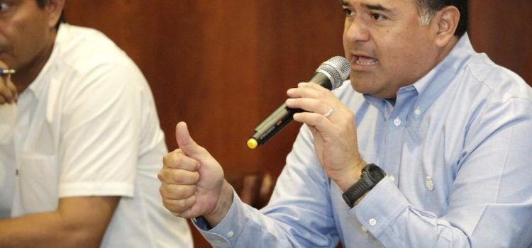 Los trámites y servicios en línea, una opción que contribuye a mantenerse en casa, señala el alcalde Renán Barrera