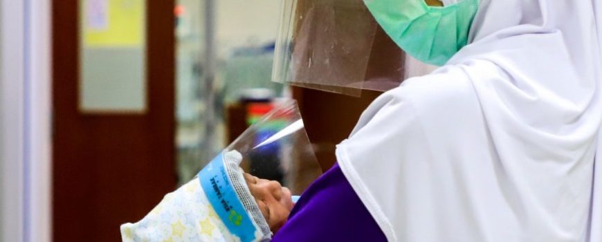 Detectan coronavirus en leche materna