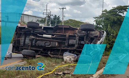 Dormita al volante y vuelca