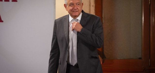 Métanse conmigo, no con mi familia: AMLO