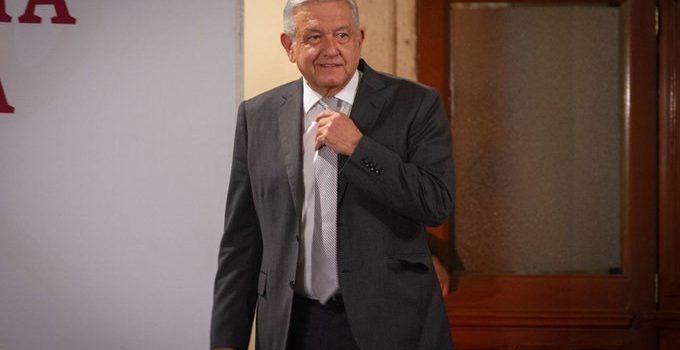 Métanse conmigo, no con mi familia: AMLO
