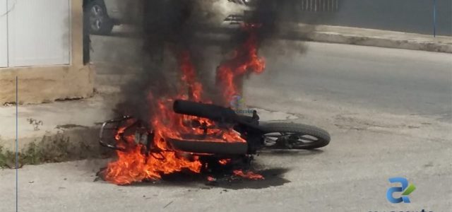 Se incendia motocicleta en el puerto de Progreso