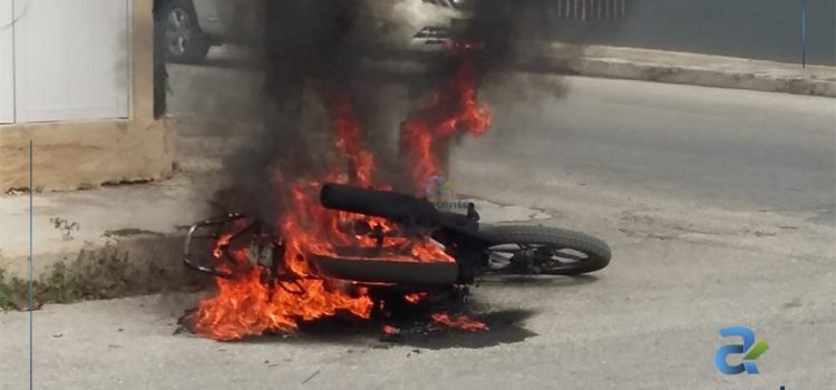 Se incendia motocicleta en el puerto de Progreso