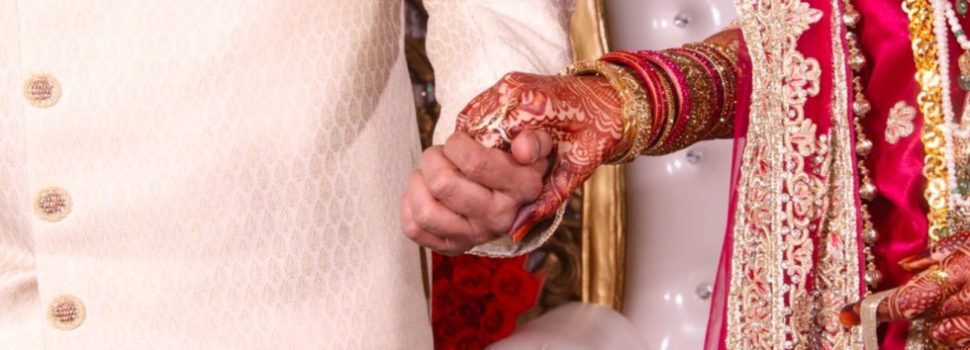 Celebran una boda masiva, se contagian de Covid y el novio murió