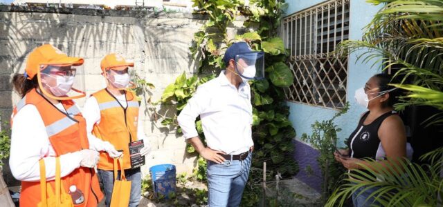 Para prevenir el Covid, junto a los “Amigos de la Salud Casa por Casa”, el Gobernador Vila visita los hogares