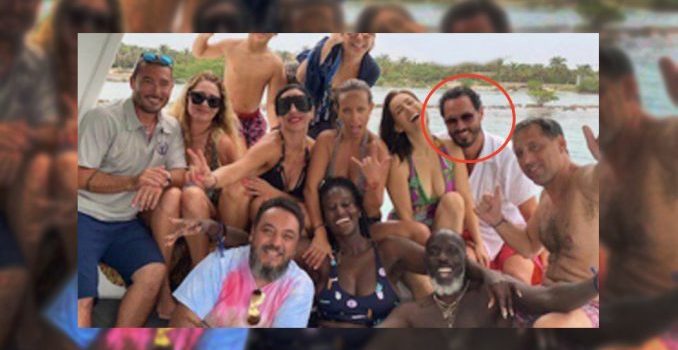 Raúl Paz de fiesta en yate, con gente de la farándula y sin cubre bocas