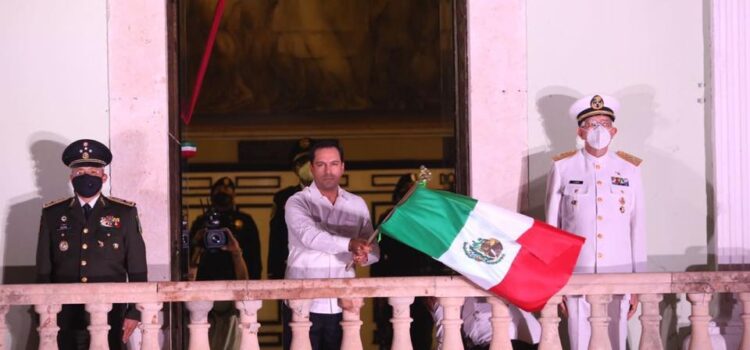 Mauricio Vila reconoce labor de personal de salud durante tradicional Grito de Independencia