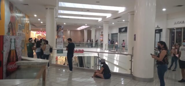 Por aglomeraciones, Procivy cierra tienda de ropa C&A de la Gran Plaza