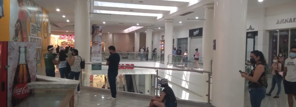 Por aglomeraciones, Procivy cierra tienda de ropa C&A de la Gran Plaza