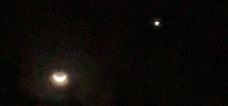 La Luna y Venus, protagonizan “beso celestial”