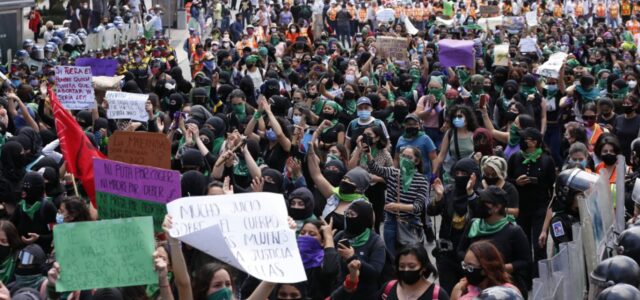 Feministas marchan en la CDMX por el Día de la Lucha por la Despenalización del Aborto