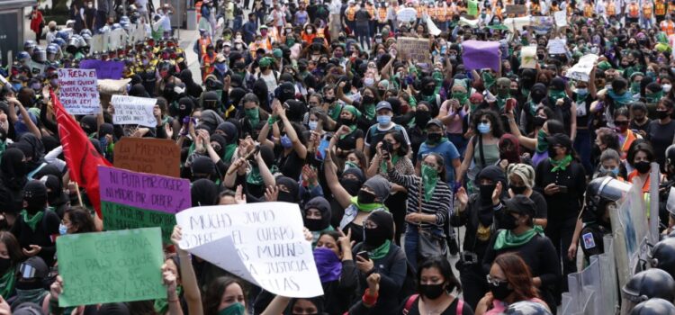 Feministas marchan en la CDMX por el Día de la Lucha por la Despenalización del Aborto