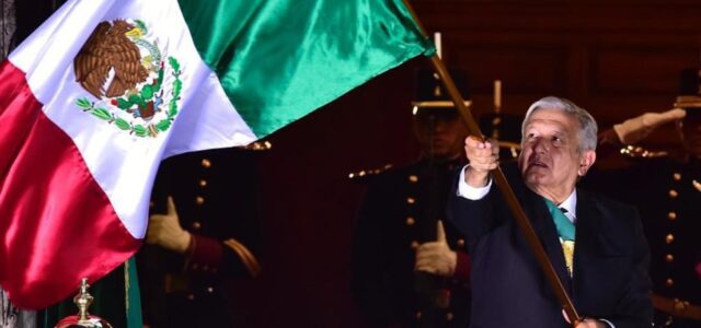 En un Zócalo vacío por la pandemia, AMLO recuerda en Grito de Independencia a pueblos indígenas, fraternidad y la esperanza