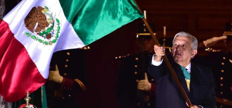 En un Zócalo vacío por la pandemia, AMLO recuerda en Grito de Independencia a pueblos indígenas, fraternidad y la esperanza