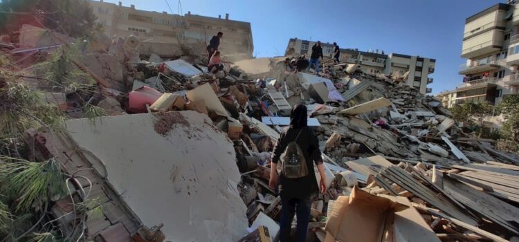 Fuerte sismo de magnitud 7 afecta a Grecia y Turquía