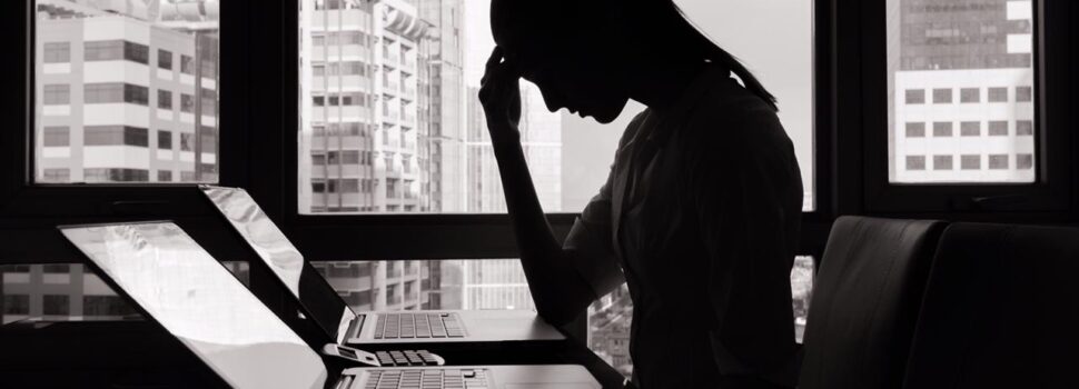 Atender el estrés laboral, vital para la resiliencia empresarial y evitar multas por riesgo psicosocial