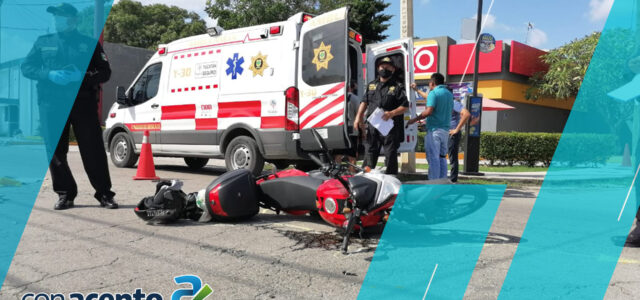 Motociclista se estampa y manda a su mamá al hospital