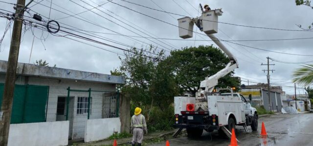 CFE despliega a más de 800 elementos, ante afectaciones por “Zeta”