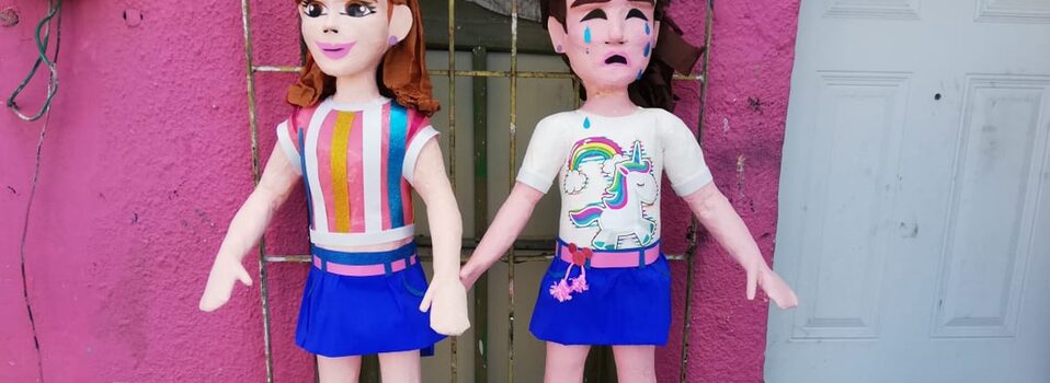 Niñas del pastel ya tienen piñata