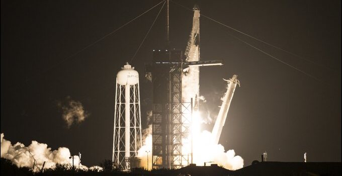 La histórica misión de la NASA y SpaceX despega rumbo a la EEI