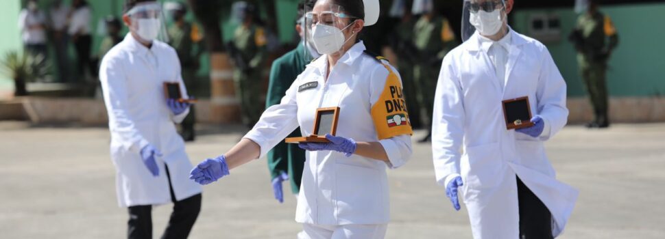 Condecoran a personal de salud con la presea “Miguel Hidalgo”